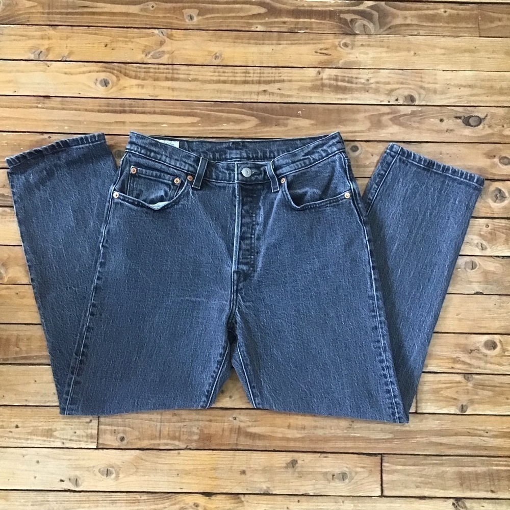 LEVI’S premium 501 jeans button fly size 28 high rise